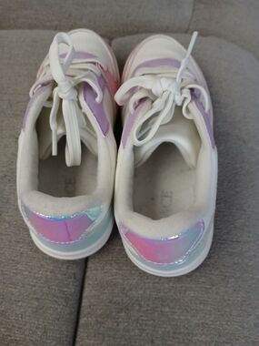 Place White Sneakers with Iridescent Pastel Heel
